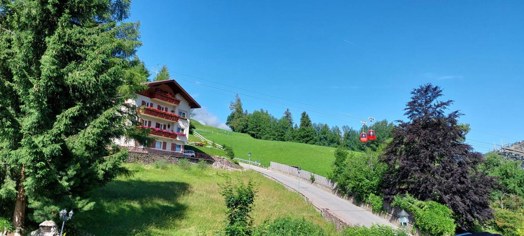 Hotel Garni Panoramik St. Ulrich in Gröden Exterior foto