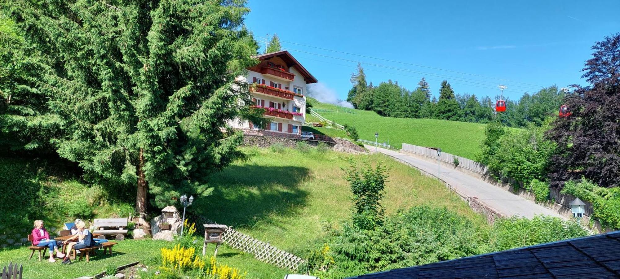 Hotel Garni Panoramik St. Ulrich in Gröden Exterior foto